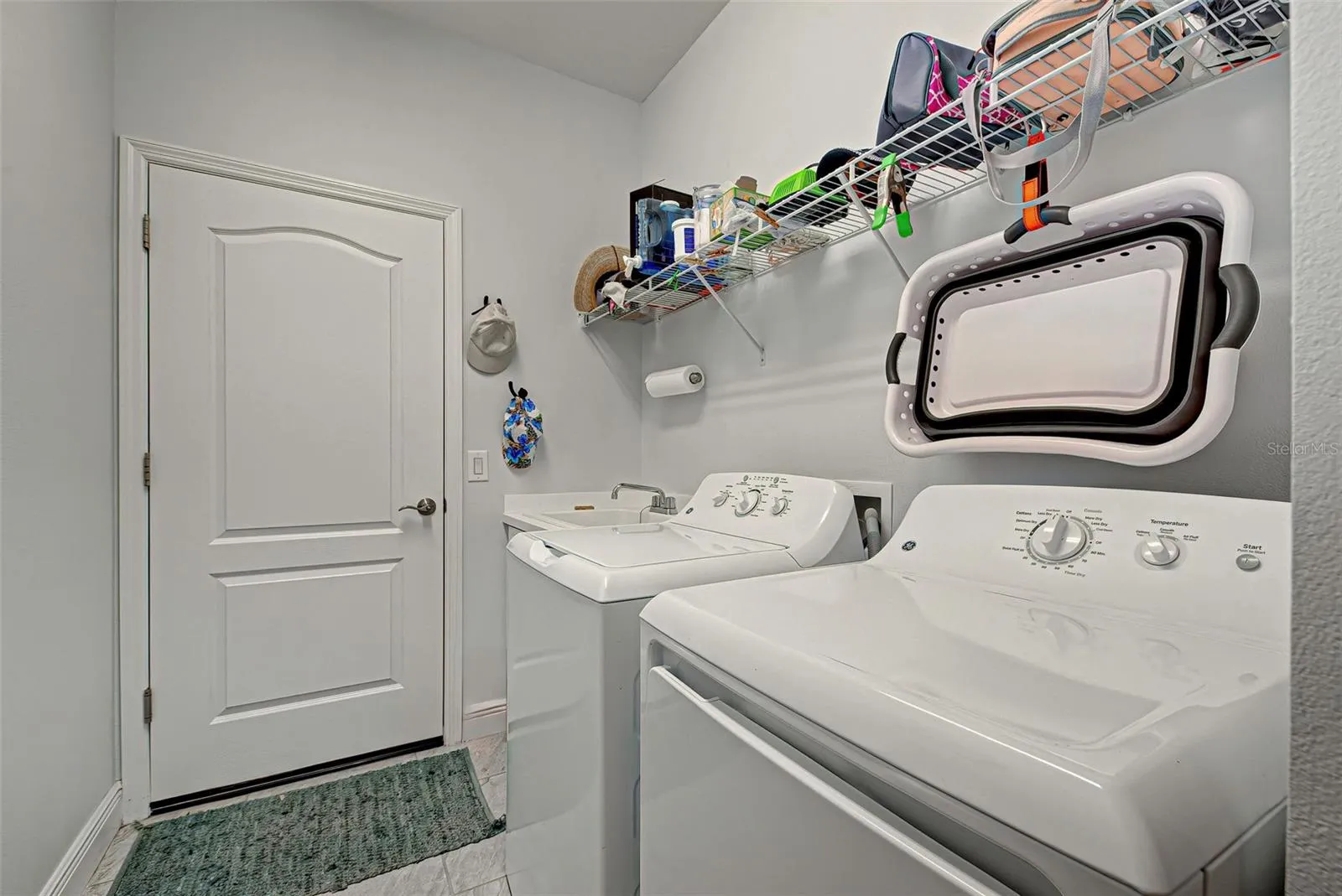 LAUNDRY ROOM.
