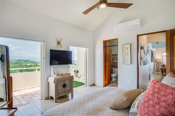 Bedroom 4rd floor (master)