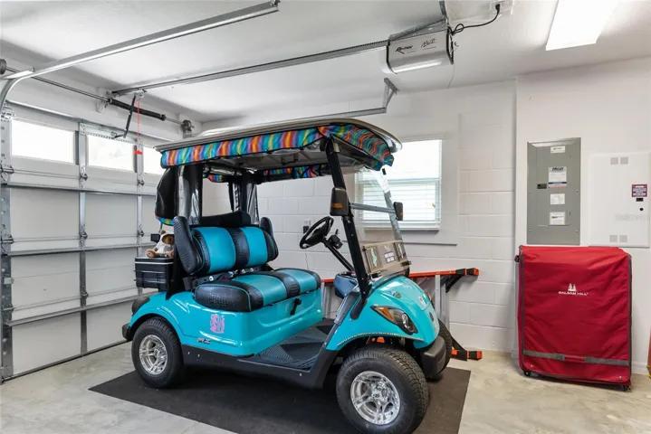 GARAGE (golf cart negotiable)