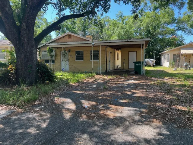 1914 W Saint ConradTampa Fl 33607