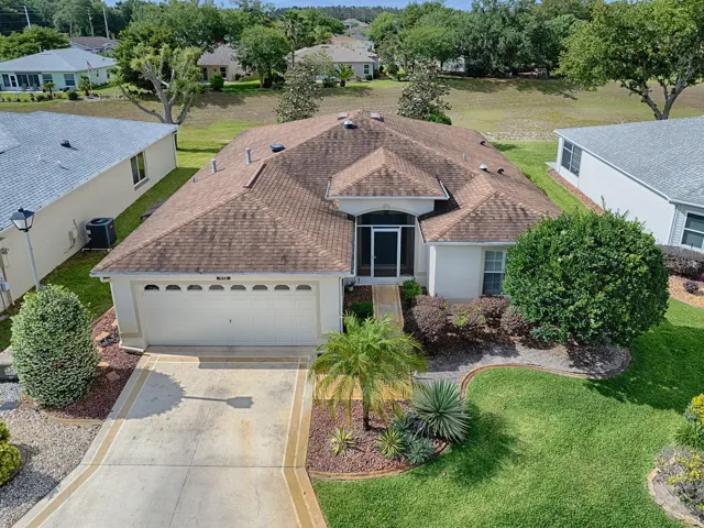 BEAUTIFUL 3/2 HOME IN PENNBROOKE FAIRWAYS WITH GORGEOUS LANDSCAPING AND A GREAT VIEW!