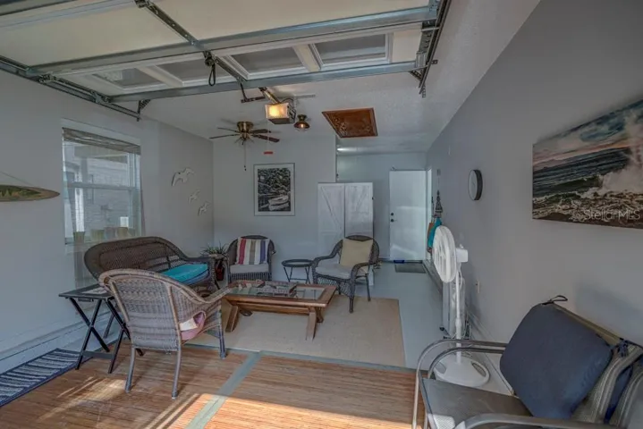 One car garage with screen flex space options