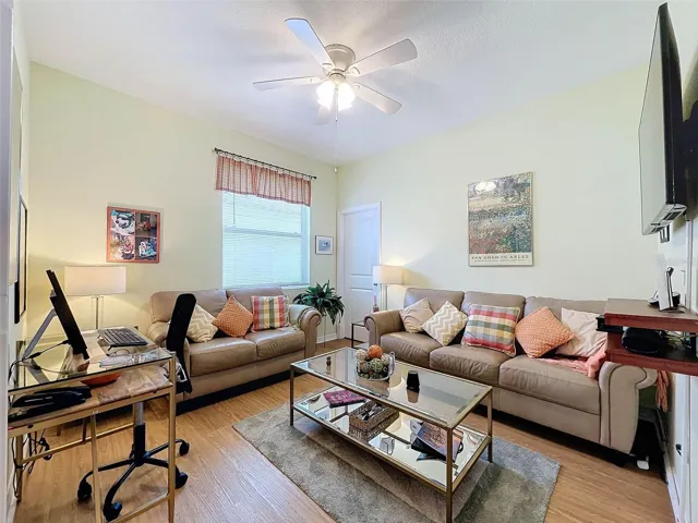 2nd Bedroom, Den or Craftroom- you decide!