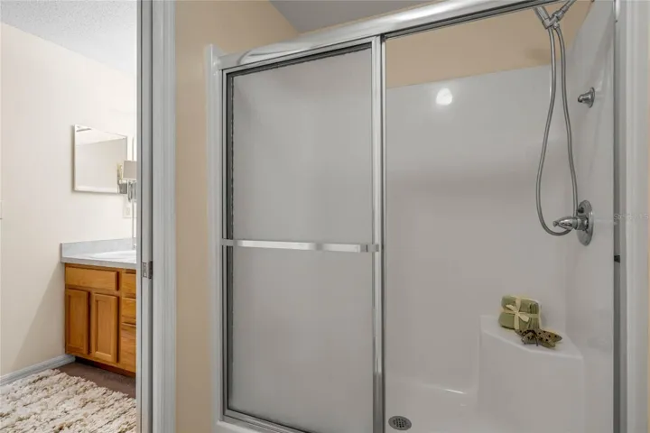 Seated shower