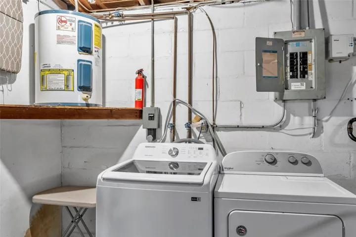 Washer / Dryer in garage