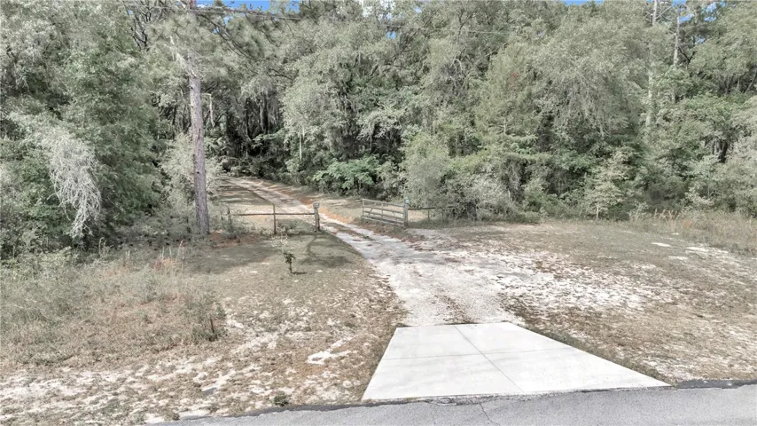 Entry from SW Shorewood Dr North