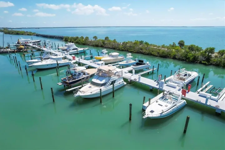 Dockage at Uncle Henry's Marina