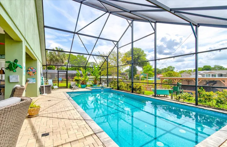 15 X 30 Enclosed pool with 6 X6 Hot tub