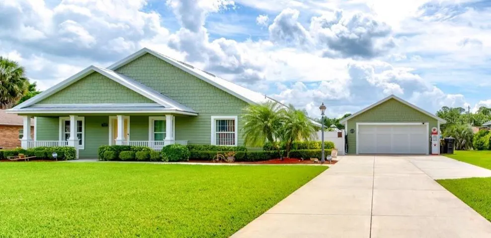 Everything you could possibly need is already here! Custom built and finished in December 2015, lovingly built by a builder for their retirement home.