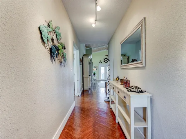 Back to the Foyer and split floor plan, Study / bedroom 2 and bedroom 3