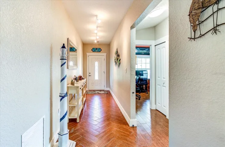 Entry way /Foyer