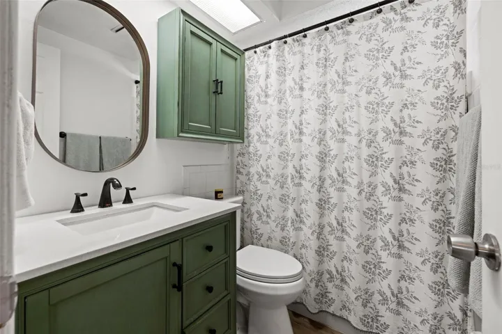 BATHROOM 1