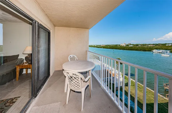 Views down the Intracoastal both north & south!
