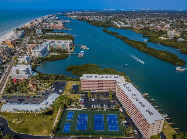 Directly on the Intracoastal Waterway!