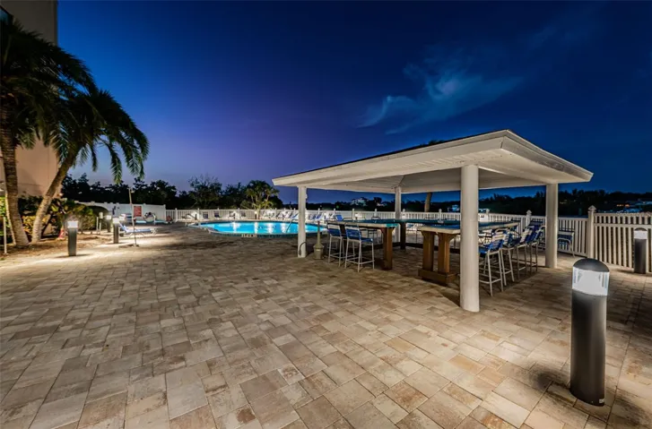 Relax poolside!
