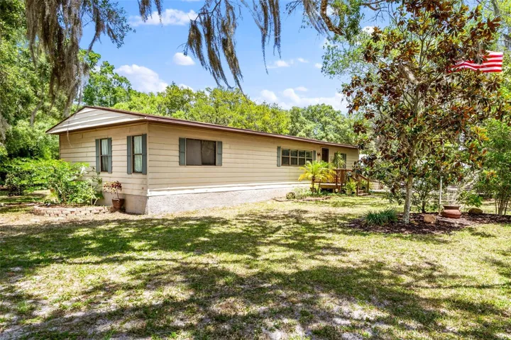 3/2 manufactured home with 2018 roof.