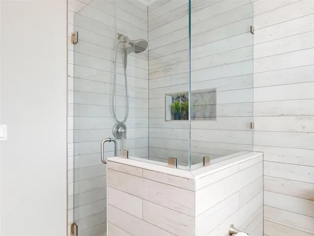 Bathroom Upstairs