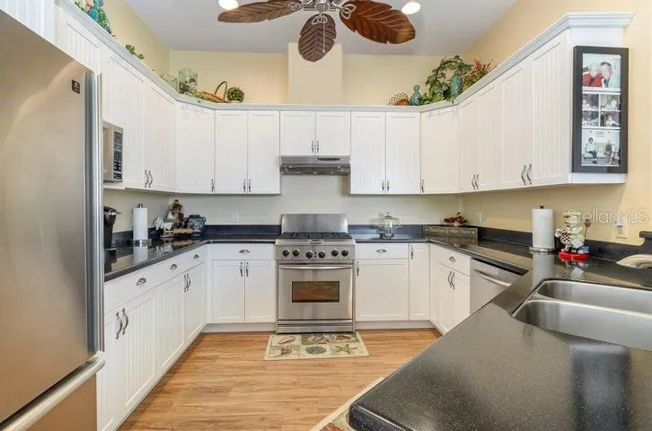 Open Kitchen With Tonds of Cabinet Space