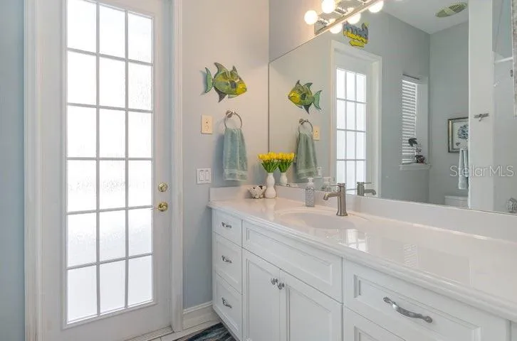 2nd Bath with Pool Door