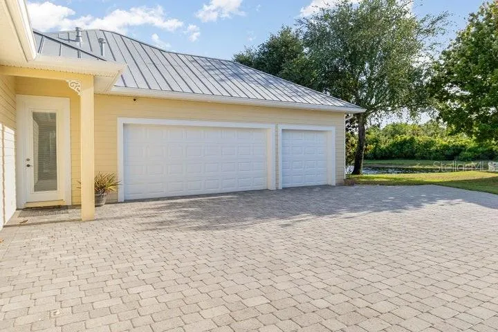3 Car Garage