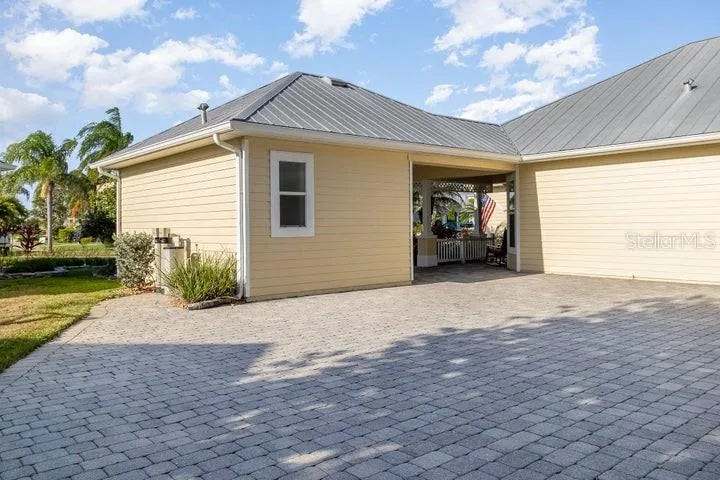 Carport & Garage