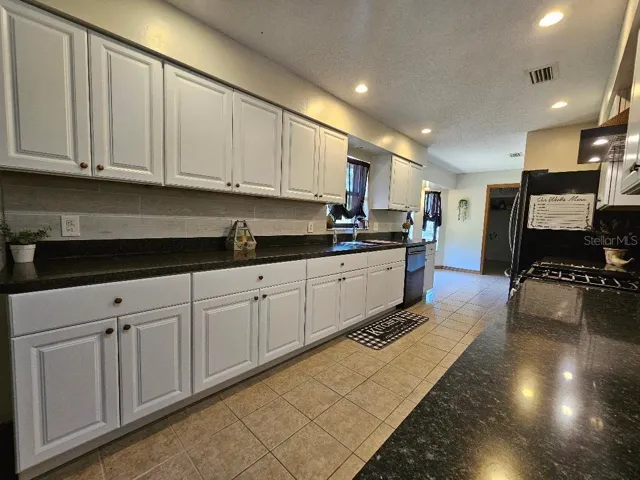 Brand new Kitchen w/gas range