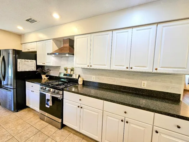 Brand New Kitchen W/Gas Range