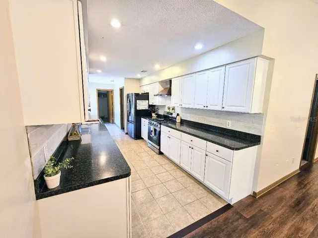 Brand New Kitchen W/gas range