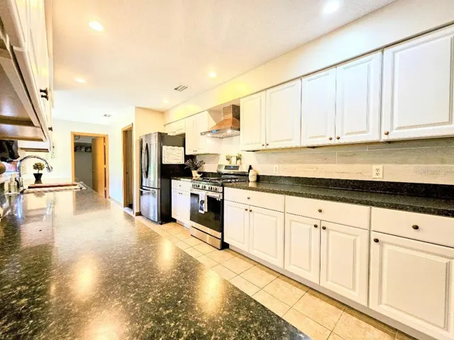Brand New Kitchen w/gas range