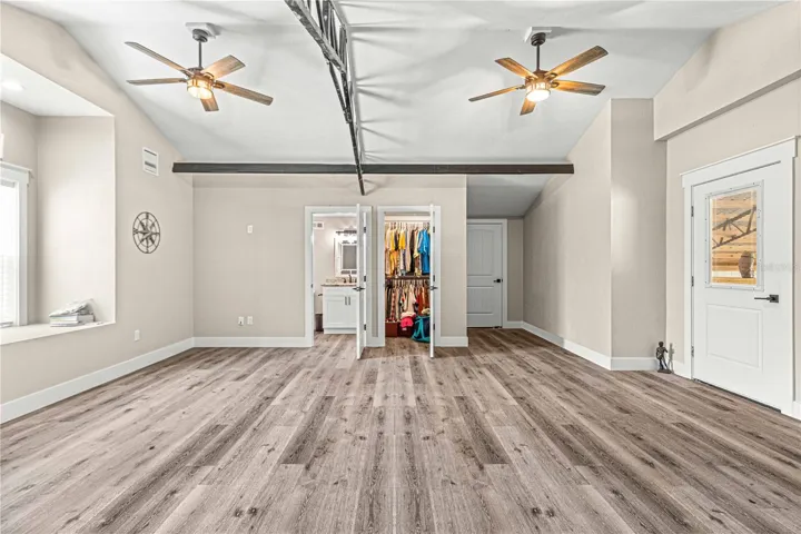 Has full bathroom & closet