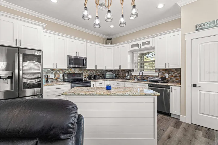 Granite counters & glass tile backsplash