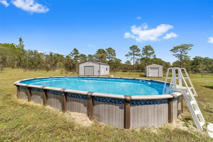 Above ground pool
