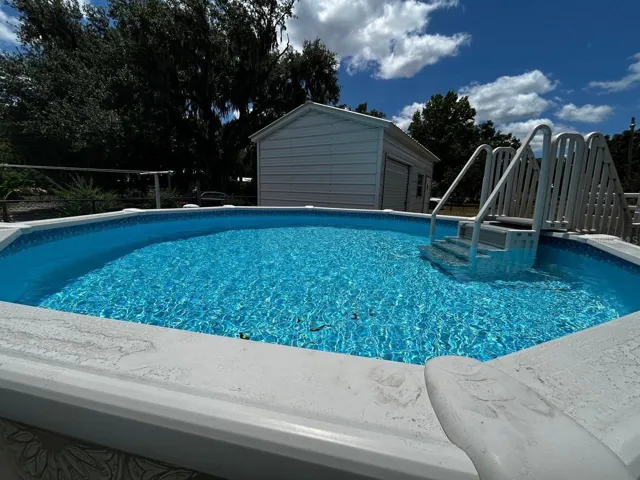 Above ground pool