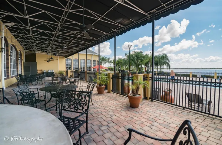 Outdoor seating for restaurant