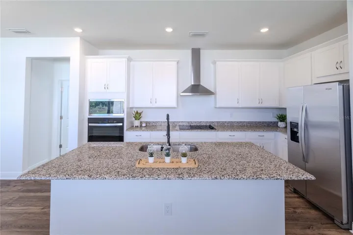 Island with farmhouse sink
