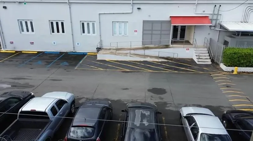 Building Entrance: Pedestrian Access