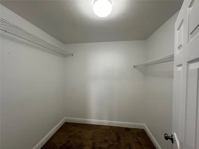 Walk in Closet Master Bedroom