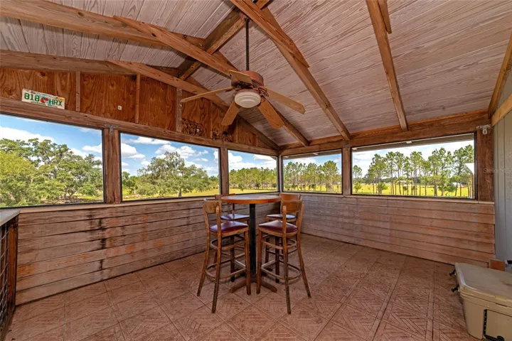 Barn apartment upstairs screen room