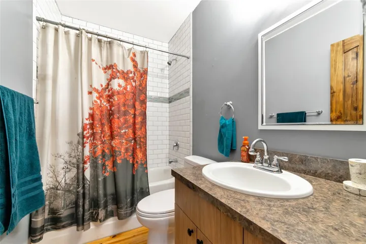 Full guest bath