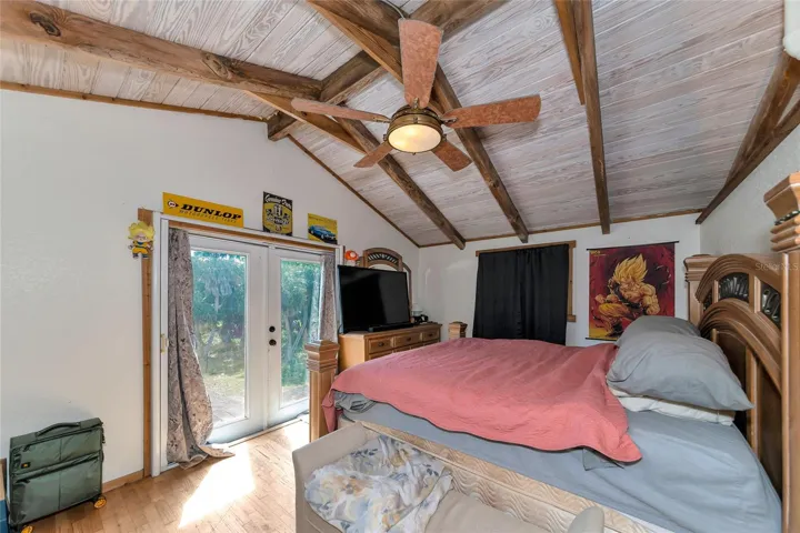 Barn apartment upstairs bedroom