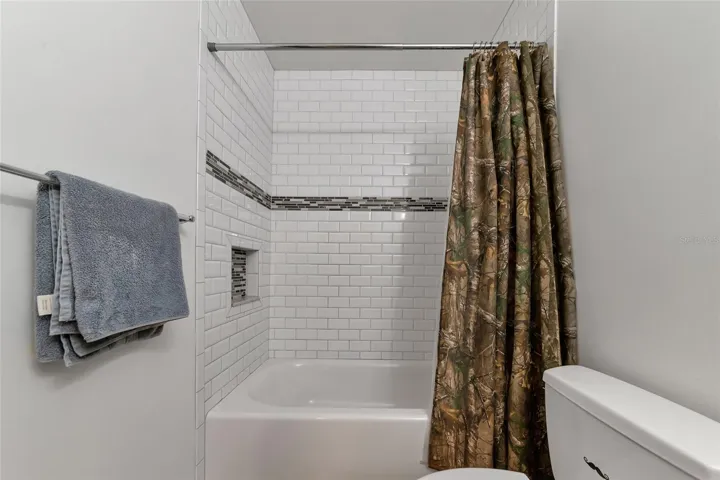 Another full guest bath