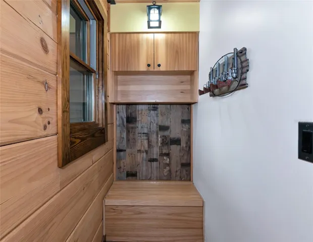 Entryway mud room/storage