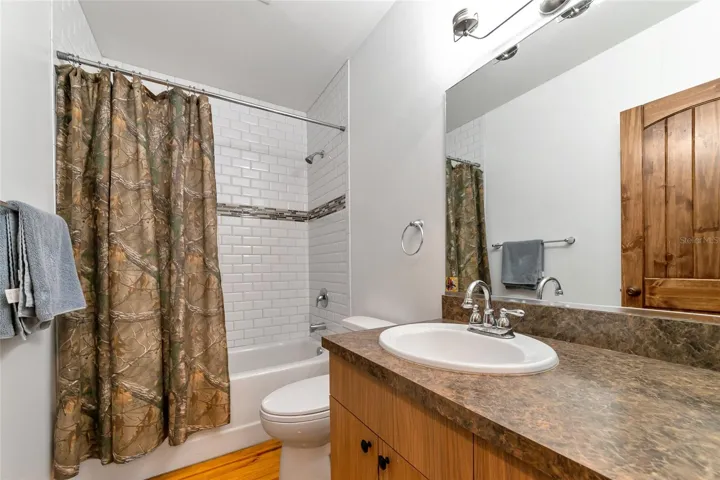Another full guest bath