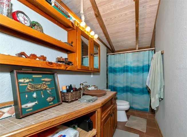 Barn apartment upstairs bathroom