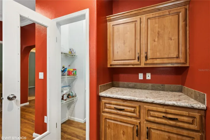 Walk in pantry