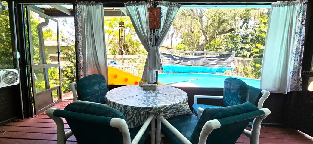 Screened in lanai