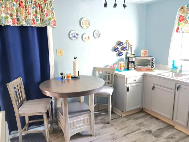 Detached Guest House 600sf sold furnished