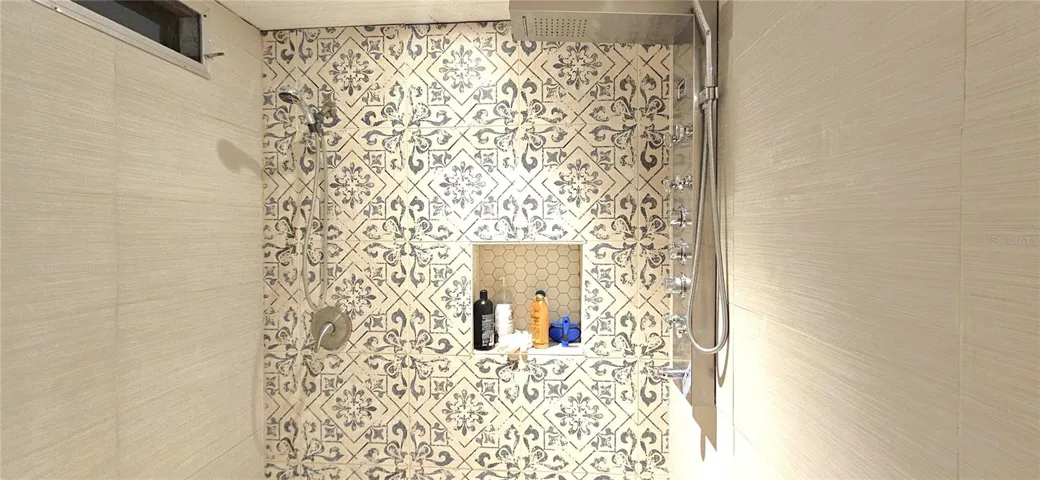 Master tiled walk-in shower