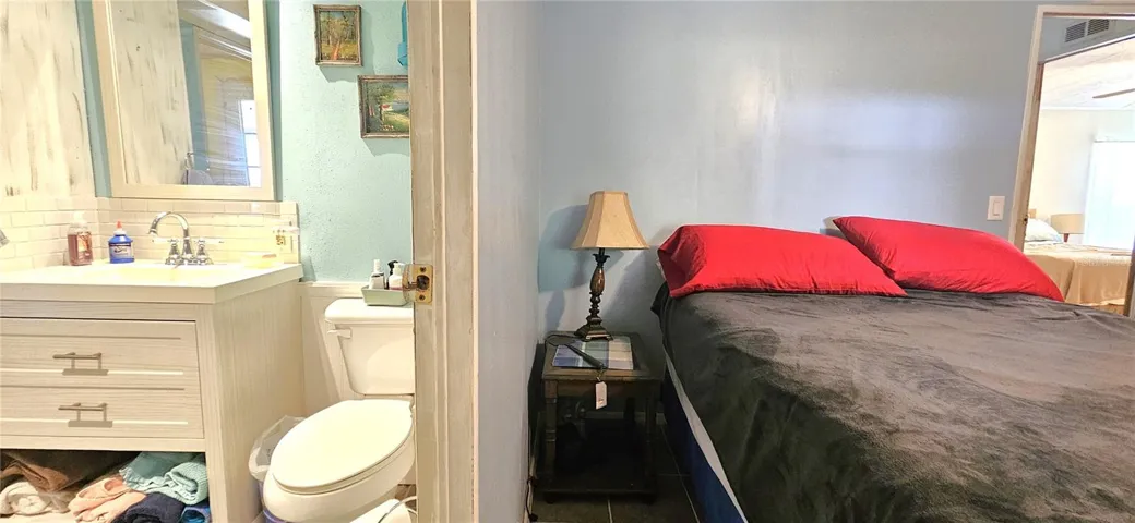 Guest bedroom
