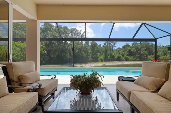 Lanai, pool